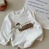 Camiseta de algodón puro con diseño de salchicha de dibujos animados, nuevo estilo de manga larga para primavera y otoño para niñas, top infantil redondo para bebé, diseño de nicho