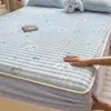 Juego de sábanas de terciopelo de leche engrosado con estampado de dibujos animados nuevo 2026, un juego de tres piezas para uso doméstico, que proporciona calidez para el invierno