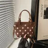 Fábrica de origem da moda transfronteiriça 2026 nova bolsa de ombro casual para o dia a dia com design de bolinhas em nylon, bolsa tipo balde