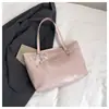Bolso Retro Sencillo para Mujer, Gran Capacidad, Nuevo Bolso de Hombro Versátil Primavera y Verano 2026, Bolso Tote Casual para el Trabajo y los Viajes Diarios