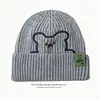 Gorro de Lana Bordado de Oso Lindo Japonés para Niños Otoño e Invierno Protectores de Orejas Cálidos Pegatinas Etiqueta de Tela Gorro Tejido Padre-Hijo Todo Fósforo