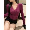Camiseta de fondo de encaje de cuello en V de alta calidad y corte ajustado para mujer, primavera y otoño, costuras interiores, hermosa camisa pequeña, top dulce y picante.