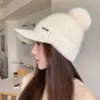Nuevo sombrero de punto con pico de pato de pelo de conejo transfronterizo para mujer en invierno, sombrero cálido para uso en exteriores, a prueba de viento y resistente al frío, hace que la cara parezca más pequeña