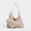 Bolsa de ombro para o dia a dia de grande capacidade para mulheres, novo modelo 2026, bolsa tote de ombro com padrão simples trançado, estilo popular trançado macio