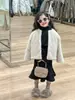 Coleção de Inverno 2025 Estilo Coreano Roupas Infantis Meninas Pequenas Estilo Chanel Elegante Look Socialite Casaco de Pele Sintética de Visão Falsa Saia de Lantejoulas