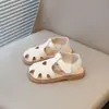Sandalias Cerradas para Niña con Forma de Corazón, Nuevo Estilo Verano 2026, Elegantes Zapatos de Princesa para Niños Pequeños y Niñas, Zapatos de Playa Calados