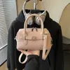 Bolso Cruzado de Hombro Único Estilo Coreano de Moda de Nicho para Mujer, Bolso Boston Simple Versátil con Colgante Lindo, Nuevo para la Primavera de 2026