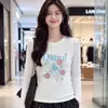 Camiseta de manga larga para mujer, corte regular, longitud corta, con estampado de letras retro americanas y cerezas, capa base para otoño 2026
