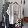 Camiseta de Manga Corta con Cuello Redondo y Estampado de Letras de Corazón Estilo Coreano para Mujer, Top Versátil de Verano Holgado Adelgazante con Hombros Normales para Mujer
