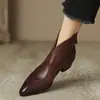 Botas Martin Marrones Vintage de Punta para Mujer, Botines Cortos Estilo Británico con Corte en V, Botines de Tobillo para Mujer con Tacón Medio Grueso