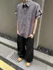 Camisa Xadrez Retro Americana de Manga Curta para Homem Verão 2026 Camisa Casual Solta Estilo Preguiçoso Top Jaqueta de Manga Dobrada