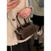 Bolsa de Mão com Textura Retrô Pequena Tote Bag para Mulheres 2026 Primavera Novo Estilo Simples Bolsa Almofada Bolsa Transversal com Corrente no Ombro