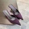 Chinelos casuais estilosos e da moda para mulheres, pessoa preguiçosa de nicho, socialite, chinelos de bico fechado para mulheres, saltos altos sedosos da moda, estilo masculino, combine com roxo