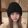 Nuevo gorro de punto para otoño e invierno para mujer, forrado de polar y engrosado, gorro versátil para circunferencia de cabeza grande, sombrero cálido y protector de orejas para clima frío