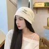 Chapéu de Inverno para Gestante 2025 Novo Pelúcia Proteção de Orelha Tricô para Mulheres Versão Coreana Bonito Moda Versátil Afina o Rosto Gorro Pequeno