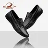 Sapatos Masculinos Gongyang 2026 Novo Outono Couro Genuíno Solado Macio Leves Mocassins Respiráveis Casuais Confortáveis Sapatos Masculinos de Couro