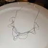 Collar de perlas con colgante de flor y gota de agua tachonado de diamantes para mujer, diseño de moda nicho, cadena versátil para la clavícula, accesorio elegante y de lujo ligero