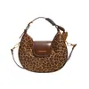 Bolsos de lunares de moda, nueva colección otoño 2026, bolsos cruzados a la moda, bolsos de hombro elegantes y chic, bolsos pequeños de hombro