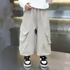 Pantalones para niño estilo primavera y otoño pantalones cargo de moda para niño modelo nuevo 2026 pantalones joggers casuales para niño para otoño