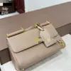 Vestido de verão casual e charmoso com detalhes de amarração e costas abertas, vestido longo moderno, mistura de algodão e linho russo, vestido longo cáqui respirável, roupas femininas