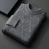 Coleção de inverno nova e de alta qualidade: camisa de baixo masculina, grossa, com padrão jacquard, casual, para meia-idade, gola alta curta, de malha listrada