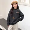 Suéter blanco para niña con cuello semi-alto, nuevo modelo de invierno 2026, tejido grueso para niños mayores, camisa básica para estudiantes de secundaria