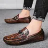 Loafers Masculinos de Couro Estilo Retrô Primavera/Verão 2025 Sapatos de Dirigir Slip-On Tendência Mocassins Estilo Coreano Tamanho Grande