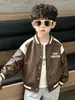 Jaqueta de couro masculina para primavera e outono, estilo coreano, peça de outer wear casual moderna e estilosa para crianças, adequada para crianças de tamanho médio e pequeno, jaqueta de moto, qualidade de exportação