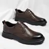 Sapatos Masculinos de Couro, Verão Respiráveis e Confortáveis para Traje Formal de Negócios, Sapatos Casuais Masculinos Vazados de Verão, Novos Sapatos de Casamento para Homens 2026