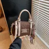 Bolso de Mano Moderno y Elegante Tipo Bolsa Almohada para Mujer 2026 Nueva Moda Versátil para el Trabajo Cruzado Pequeño Bolso Tote