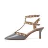 Tacones altos de punta para mujer Primavera y Verano 2024 Celebridad de Internet Tacones de aguja de punta cerrada Sandalias de moda con correa tachonada con tacones altos finos