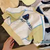 Sudadera de manga larga de primavera y otoño para niños y niñas, nueva sudadera estilo coreano con bloques de color dopamina y cuello redondo sin costuras