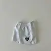 Pantalones versátiles simples y elegantes para niños, algodón fino, suaves y cómodos, cintura elástica, shorts casuales para bebé con estampado de corazones