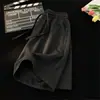 Pantalones cortos deportivos de color liso con corte diagonal para hombre, ropa de verano para exteriores, corte holgado, pantalones cortos juveniles hasta la rodilla, nuevos pantalones casuales de moda 2026