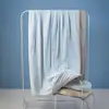 Colcha de aire acondicionado de doble cara, colcha fina de verano de color liso, colcha de verano refrescante de seda de hielo, colcha de verano refrescante lavable a máquina