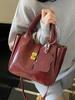 Bolsa Balde de Couro com Cera de Óleo Estilo Britânico Vintage de Nicho Nova Moda Versátil Elegante Portátil Transversal para Mulheres