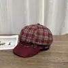 Gorra Octogonal de Estilo Coreano con Cuadros Retro Británicos y Bloques de Color para Mujer, Versátil y de Moda para Otoño e Invierno, que Hace que el Rostro Parezca Más Pequeño