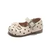 2026 Otoño Nuevo Estilo Zapatos Individuales Retro de Lunares para Niños Zapatos Planos Franceses de Cuero Pequeños Mocasines de Corte Bajo para Niñas Venta al por Mayor
