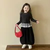 Conjunto Delgado de Ropa de Primavera y Otoño para Niñas, Nuevo Conjunto de Dos Piezas con Top de Manga Larga de Lunares y Pantalones de Linterna, Estilo Coreano de Moda para Niños