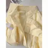 Camisa feminina super valorizadora na cor damasco claro, adequada para usar em camadas, fina, de corte solto, versátil, emagrece e esconde imperfeições, pode ser usada como cardigã ou peça externa para proteção solar
