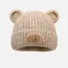 Gorro de Tricô Fofo de Urso Estilo Coreano para Estudantes, Versátil no Outono e Inverno, Faz o Rosto Parecer Menor, Dupla Camada, à Prova de Frio, Quente e Protetor de Orelhas