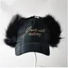 Gorro Lei Feng de Felpa con Bordado de Letras a Cuadros Otoño e Invierno de Doble Uso para Hombres y Mujeres, Moderno y a la Moda, Cálido y Protege los Oídos, Hace que el Rostro se Vea Más Pequeño