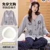 Pijama de manga larga y pantalón largo con copas fijas en el pecho, hecho de algodón puro, se puede usar afuera, diseño de gato de dibujos animados con cuello en V, conjunto de dos piezas para casa para mujer