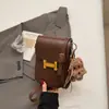 Bolsa de Corrente Popular para Mulheres Outono 2025 Nova Bolsa de Celular de Nicho Bolsa Transversal Simples na Moda Bolsa de Ombro Único para Mulheres