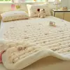 Juego de Tres Piezas de Colchón de Terciopelo de Leche para Uso Doméstico, Sábana de Cama Gruesa Caliente de Invierno, Protector de Colchón de Cama Individual para Dormitorio de Estudiantes Colchón