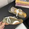 Zapatillas de entrenamiento retro alemanas de suela gruesa para mujer, nuevo modelo de otoño 2026, zapatillas casuales de caña baja con suela blanda para aumentar la altura, para combinar con faldas