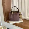 Bolso de gamuza para mujer, nueva colección otoño/invierno 2026, diseño de nicho, textura de alta calidad, gran capacidad, se puede llevar en la mano, usar como bolso de hombro o como bolso cruzado, estilo saco