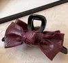 Presilha de Couro com Laço Estilo Coreano Novo para Mulheres, de Alta Qualidade, Versátil, Presilha de Tubarão Grande, Grampo de Cabelo Elegante, Acessórios de Cabelo, Adereços de Cabeça