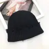 Gorro de Punto de Gama Alta para Otoño e Invierno con Bordes Calados para Parejas, Gorro de Lana Versátil, Gorro de Hip-Hop Holgado y Versátil