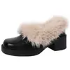 Sapatos de Pelúcia de Couro da Moda para Mulheres 2025 Inverno Novo Estilo Sapatos Individuais Peludos com Saltos Grossos e Aumento de Altura Slip-On de Algodão